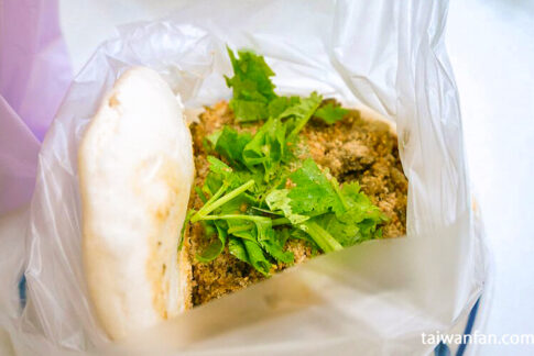 藍家割包: 角煮の味わいが引き立つ台湾式ハンバーガー♪