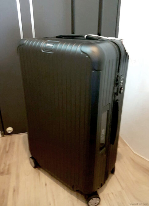 台湾でリモワのスーツケースが日本よりもちょっと安く買える！？
