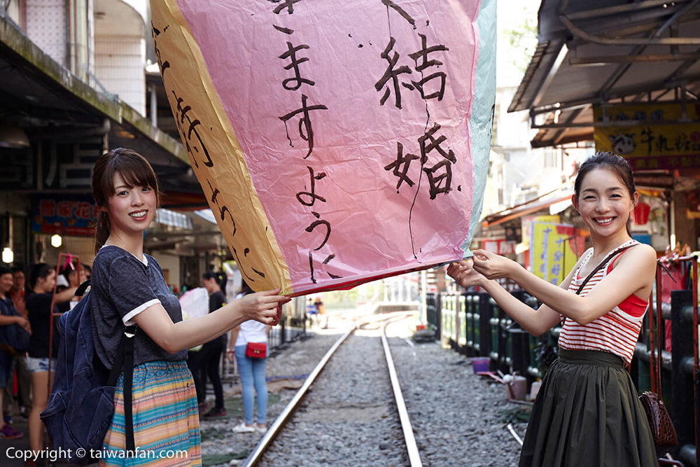 十份 でランタンを飛ばす