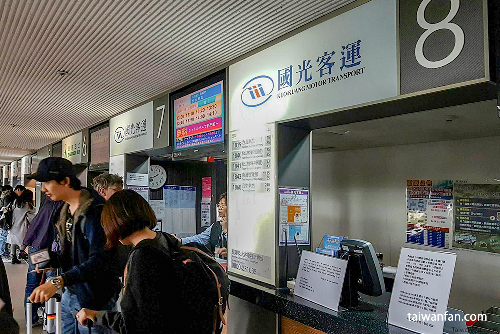 「国光客運」は8番カウンター