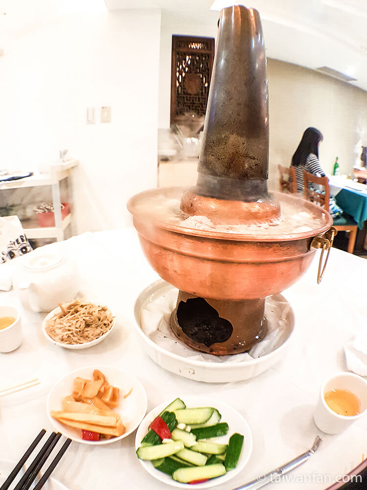 圍爐 ウェイルー火鍋 台北東区で人気の火鍋やさん